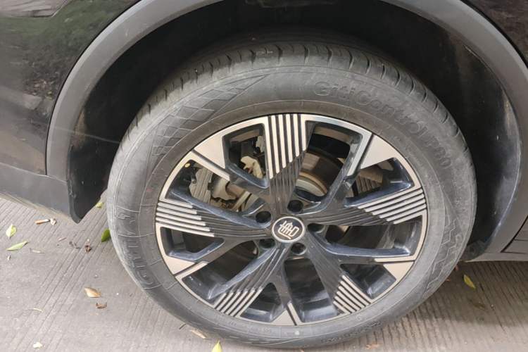 Used BYD Tang New Energy 2024 DM-i Glory Edition 112KM Flagship Model Right Rear Wheel Hub