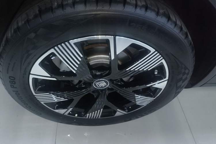 Used BYD Tang New Energy 2024 DM-i Glory Edition 112KM Flagship Model Right Rear Wheel Hub