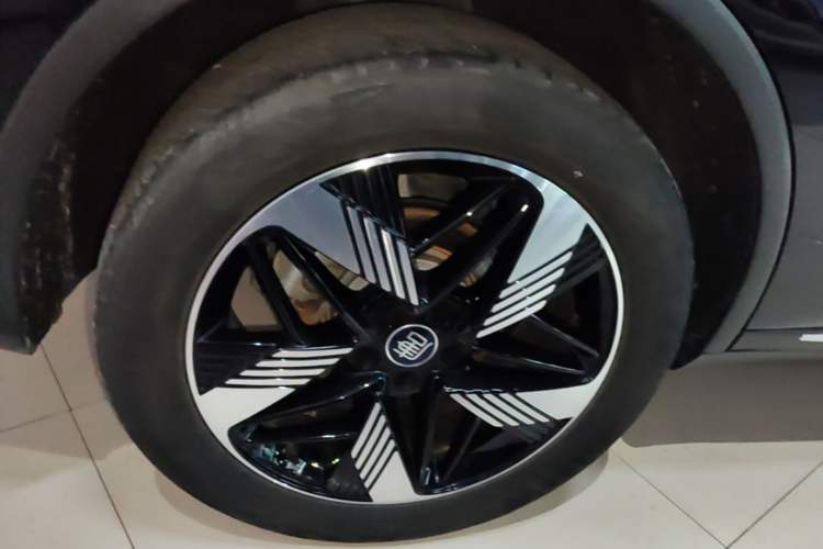 Used BYD Tang New Energy 2024 DM-i Glory Edition 112KM Prestige Model Right Rear Wheel Hub
