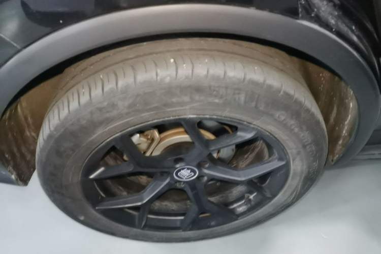 Used BYD Tang New Energy 2024 DM-i Glory Edition 112KM Prestige Model Right Rear Wheel Hub
