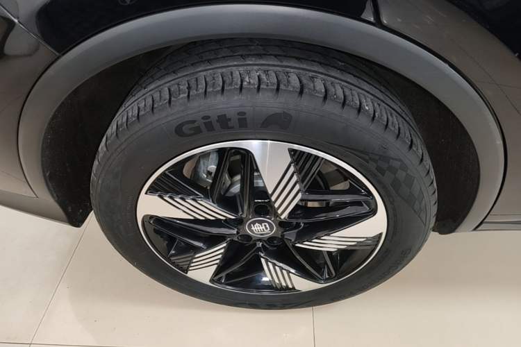 Used BYD Tang New Energy 2024 DM-i Glory Edition 112KM Prestige Model Right Rear Wheel Hub