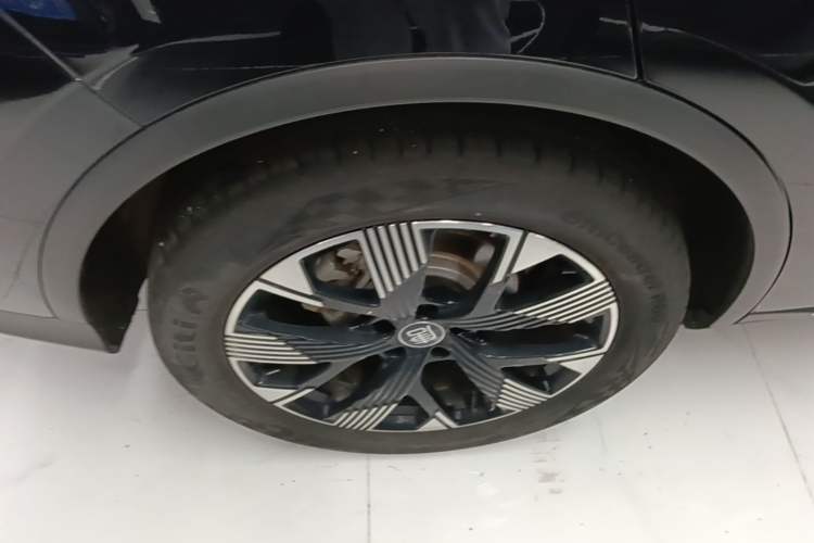 Used BYD Tang New Energy 2024 DM-i Glory Edition 112KM Flagship Model Right Rear Wheel Hub