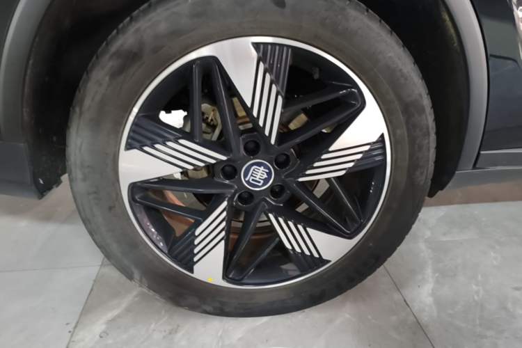 Used BYD Tang New Energy 2024 DM-i Glory Edition 112KM Prestige Model Right Rear Wheel Hub