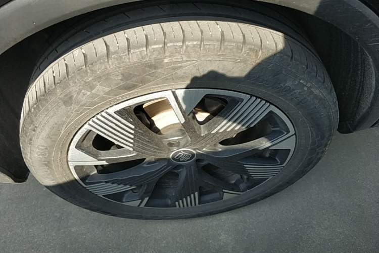 Used BYD Tang New Energy 2024 DM-i Glory Edition 112KM Flagship Model Right Rear Wheel Hub