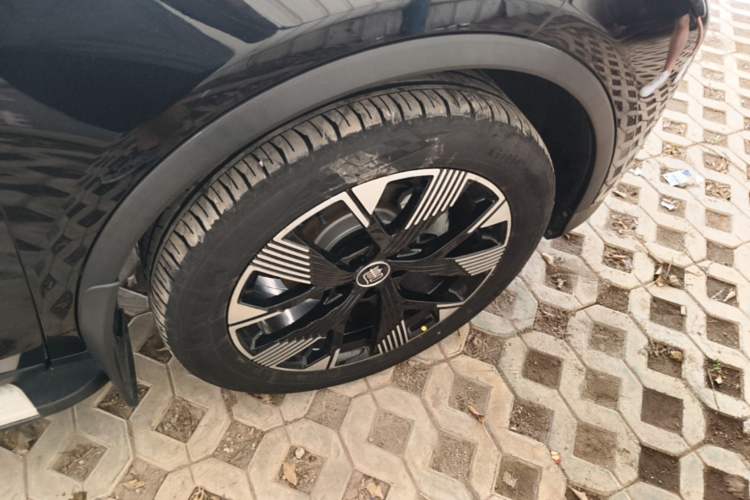 Used BYD Tang New Energy 2024 DM-i Glory Edition 112KM Flagship Model Right Rear Wheel Hub