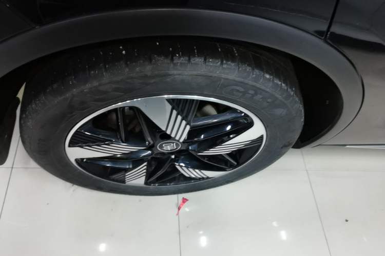Used BYD Tang New Energy 2024 DM-i Glory Edition 112KM Prestige Model Right Rear Wheel Hub