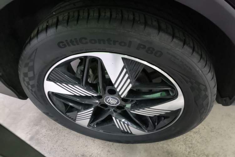 Used BYD Tang New Energy 2024 DM-i Glory Edition 112KM Prestige Model Right Rear Wheel Hub