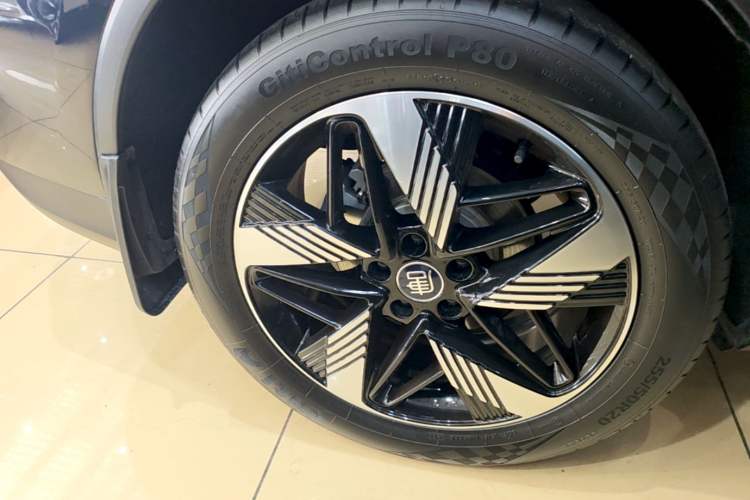 Used BYD Tang New Energy 2024 DM-i Glory Edition 112KM Prestige Model Right Rear Wheel Hub