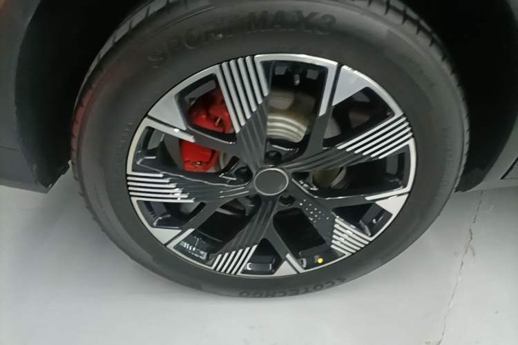 Used BYD Tang New Energy 2024 DM-i Glory Edition 200KM Flagship Model Right Rear Wheel Hub