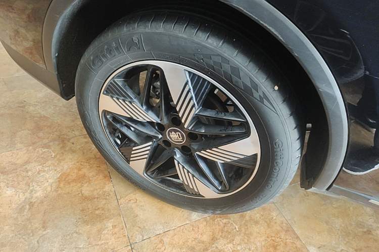 Used BYD Tang New Energy 2024 DM-i Glory Edition 112KM Prestige Model Right Rear Wheel Hub