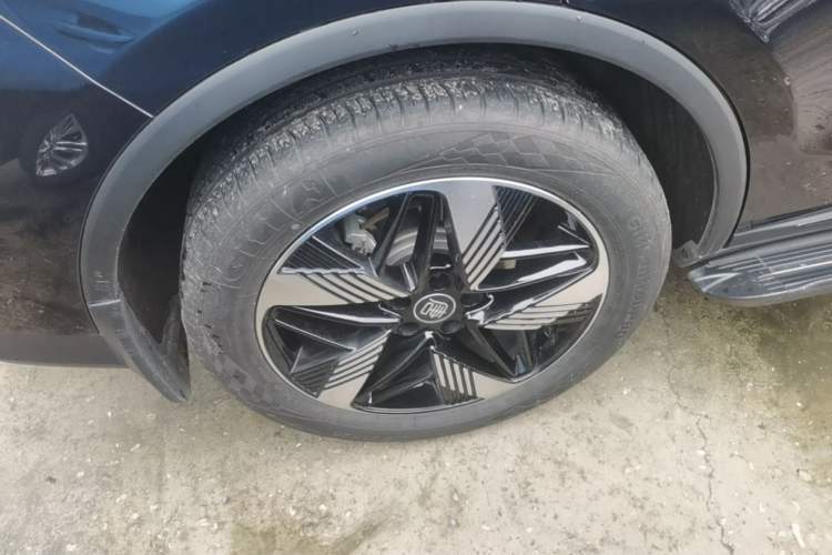 Used BYD Tang New Energy 2024 DM-i Glory Edition 112KM Prestige Model Right Rear Wheel Hub