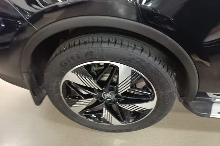 Used BYD Tang New Energy 2024 DM-i Glory Edition 112KM Prestige Model Right Rear Wheel Hub