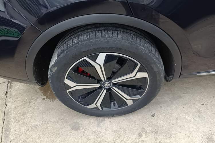 Used BYD Tang New Energy 2024 EV Glory Edition 600KM Premium Model Right Rear Wheel Hub