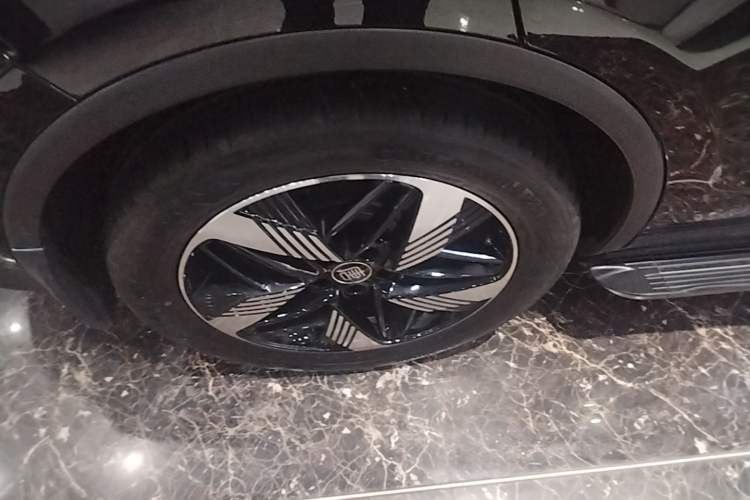 Used BYD Tang New Energy 2024 DM-i Glory Edition 112KM Prestige Model Right Rear Wheel Hub