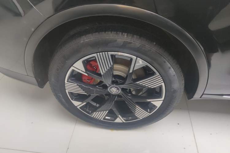 Used BYD Tang New Energy 2024 DM-p Champion Edition 215 km All-Wheel-Drive Flagship Model Right Rear Wheel Hub