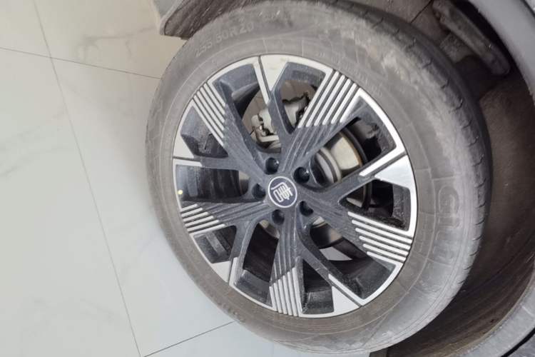 Used BYD Tang New Energy 2024 DM-i Glory Edition 112KM Flagship Model Right Rear Wheel Hub