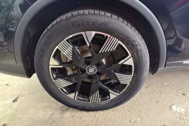 Used BYD Tang New Energy 2024 DM-i Glory Edition 112KM Flagship Model Right Rear Wheel Hub