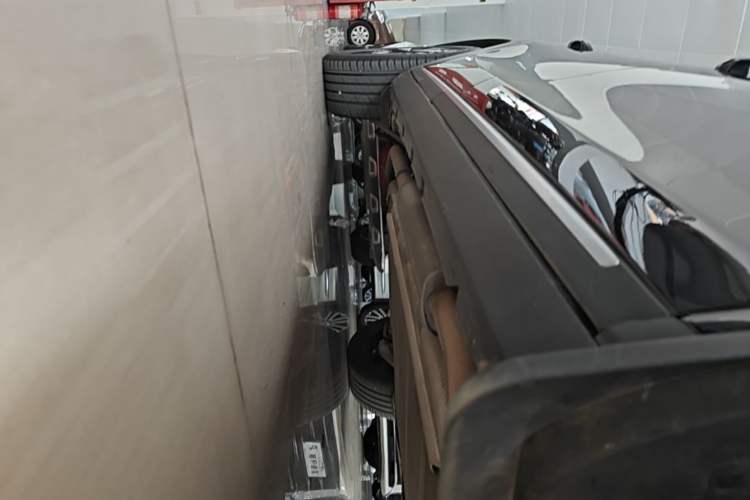 Used BYD Tang New Energy 2024 DM-i Glory Edition 112KM Prestige Model Right Side Sill