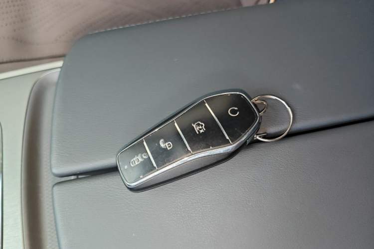 Used BYD Tang New Energy 2024 EV Glory Edition 635KM All-Wheel-Drive Flagship Model Vehicle Key