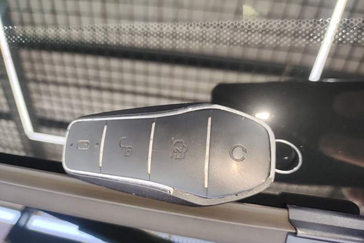 Used BYD Tang New Energy 2024 DM-i Glory Edition 112KM Prestige Model Vehicle Key