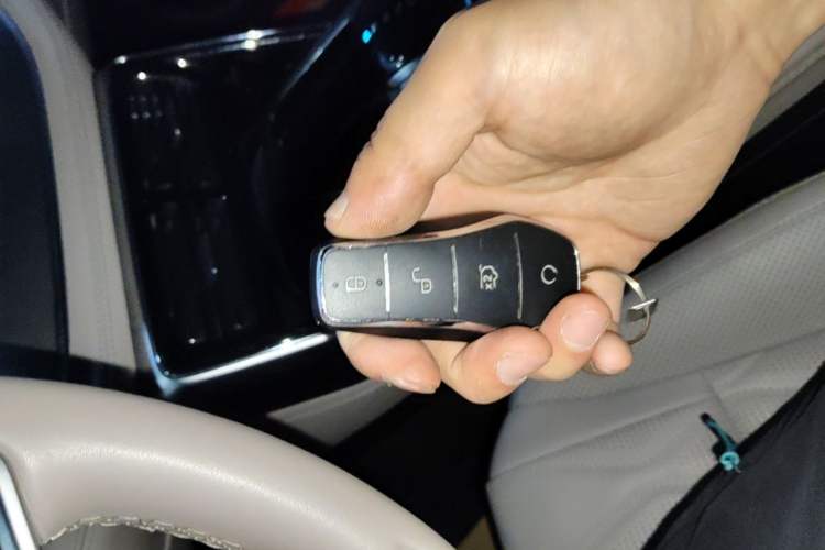 Used BYD Tang New Energy 2024 DM-i Glory Edition 112KM Prestige Model Vehicle Key
