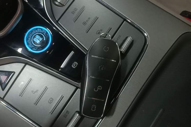 Used BYD Tang New Energy 2024 EV Glory Edition 730KM Premium Model Vehicle Key