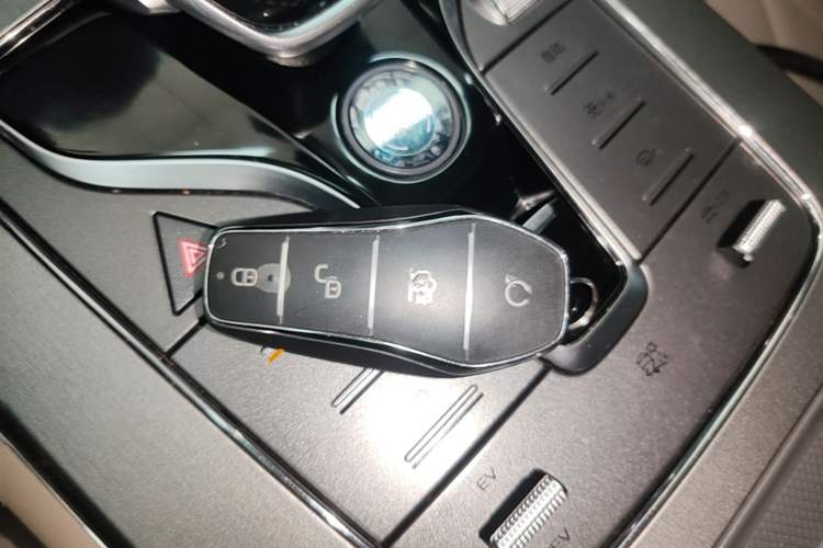 Used BYD Tang New Energy 2024 DM-i Glory Edition 112KM Prestige Model Vehicle Key