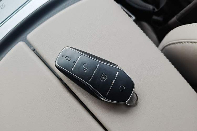 Used BYD Tang New Energy 2024 DM-i Glory Edition 112KM Prestige Model Vehicle Key