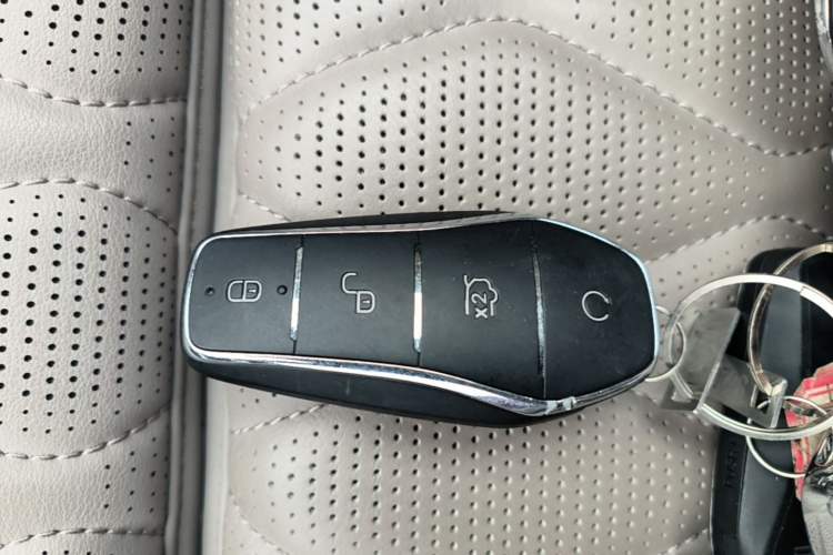 Used BYD Tang New Energy 2024 DM-i Glory Edition 112KM Flagship Model Vehicle Key