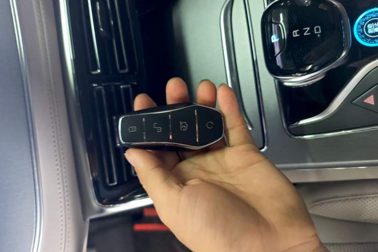 Used BYD Tang New Energy 2024 DM-i Glory Edition 112KM Prestige Model Vehicle Key