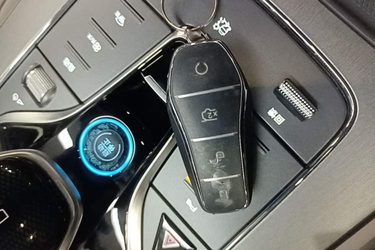 Used BYD Tang New Energy 2024 EV Glory Edition 600KM Premium Model Vehicle Key