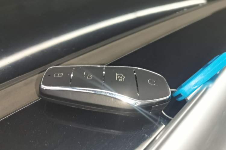 Used BYD Tang New Energy 2024 DM-p Glory Edition 215KM All-Wheel-Drive Premium Model Vehicle Key