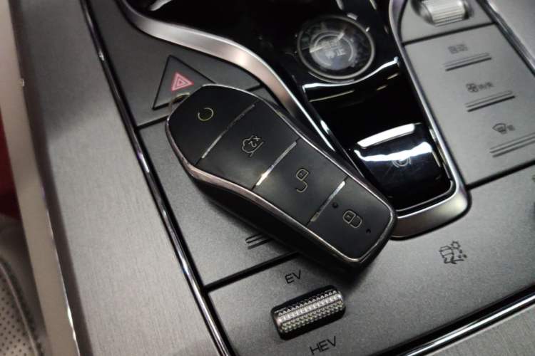 Used BYD Tang New Energy 2024 DM-i Glory Edition 112KM Prestige Model Vehicle Key