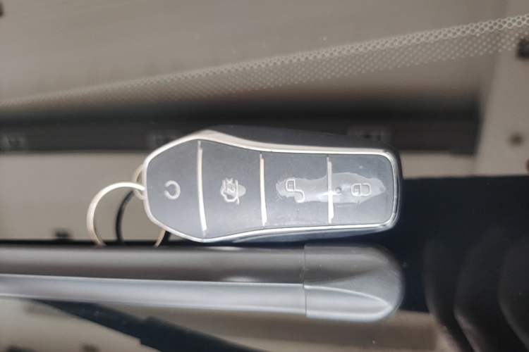 Used BYD Tang New Energy 2024 DM-i Glory Edition 112KM Prestige Model Vehicle Key