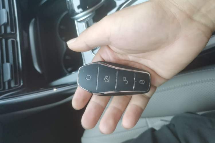 Used BYD Tang New Energy 2024 DM-i Glory Edition 112KM Prestige Model Vehicle Key