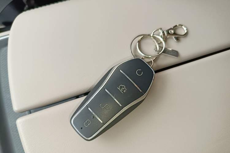 Used BYD Tang New Energy 2024 EV Glory Edition 600KM Premium Model Vehicle Key