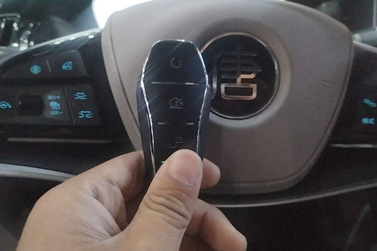 Used BYD Tang New Energy 2024 DM-i Glory Edition 112KM Prestige Model Vehicle Key