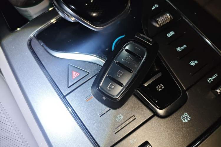 Used BYD Tang New Energy 2024 DM-i Glory Edition 112KM Prestige Model Vehicle Key