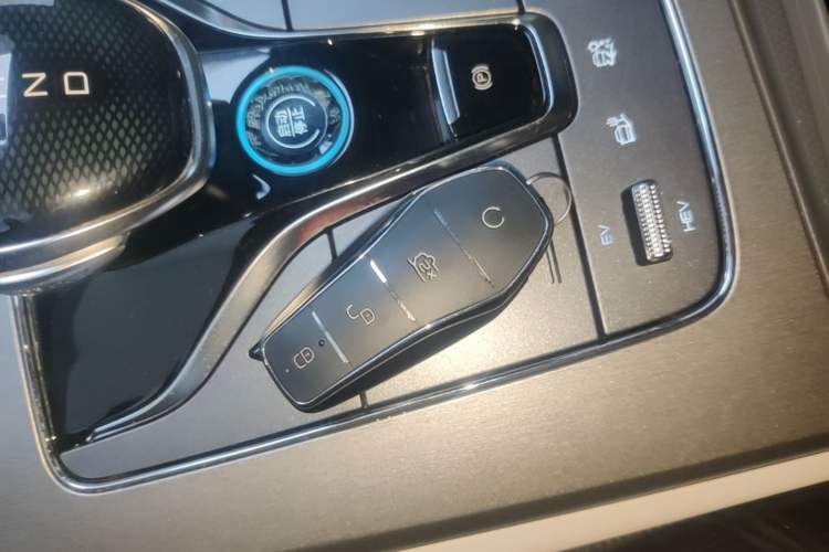 Used BYD Tang New Energy 2024 DM-p Champion Edition 215 km All-Wheel-Drive Flagship Model Vehicle Key
