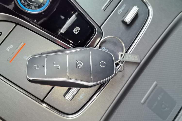 Used BYD Tang New Energy 2024 DM-i Glory Edition 112KM Flagship Model Vehicle Key