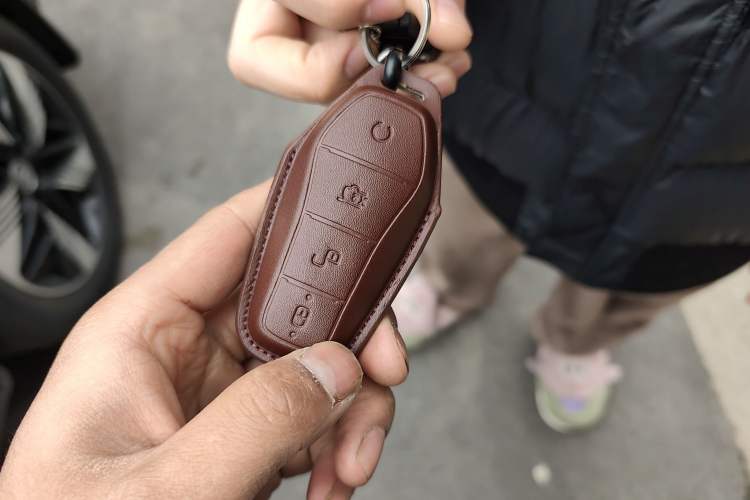 Used BYD Tang New Energy 2024 DM-i Glory Edition 112KM Prestige Model Vehicle Key