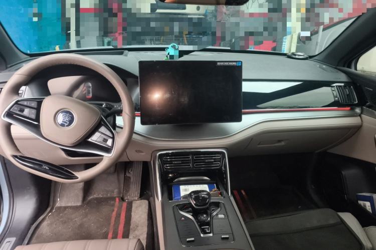 Used BYD Tang New Energy 2024 DM-i Glory Edition 112KM Flagship Model Center Console