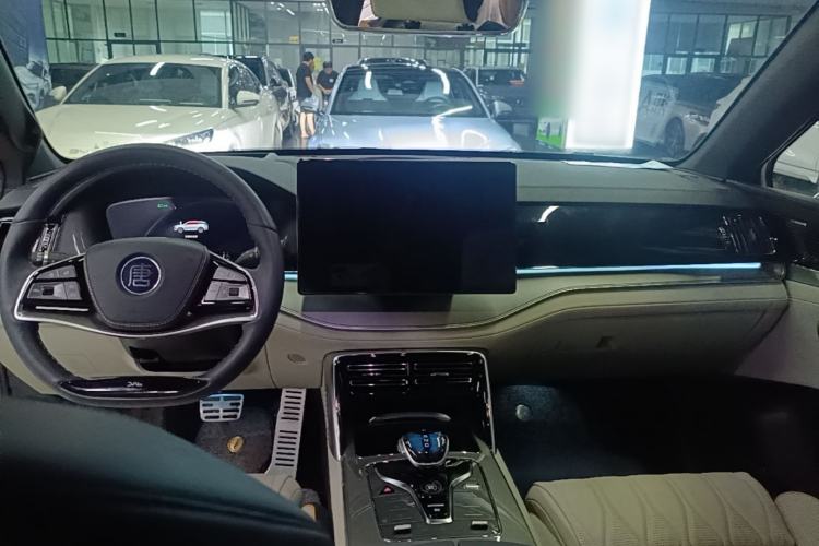 Used BYD Tang New Energy 2024 DM-p Champion Edition 215 km All-Wheel-Drive Flagship Model Center Console