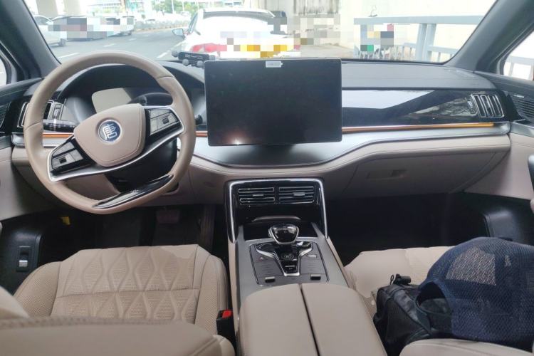 Used BYD Tang New Energy 2024 DM-i Glory Edition 112KM Prestige Model Center Console