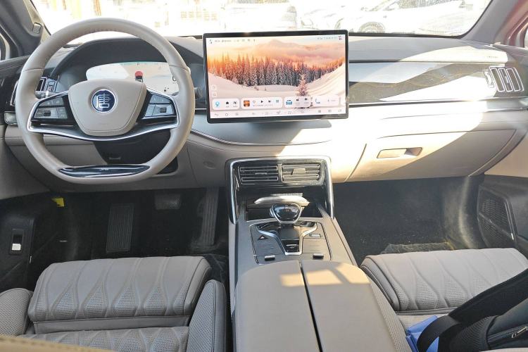 Used BYD Tang New Energy 2024 DM-p Champion Edition 215 km All-Wheel-Drive Flagship Model Center Console