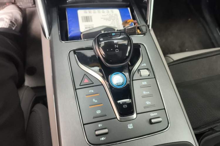 Used BYD Tang New Energy 2024 DM-i Glory Edition 112KM Flagship Model Gear Lever