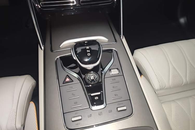 Used BYD Tang New Energy 2024 DM-p Champion Edition 215 km All-Wheel-Drive Flagship Model Gear Lever