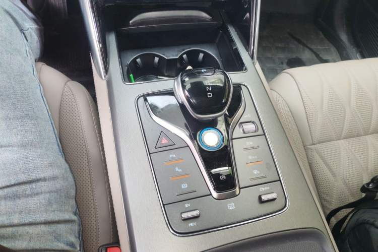 Used BYD Tang New Energy 2024 DM-i Glory Edition 112KM Prestige Model Gear Lever