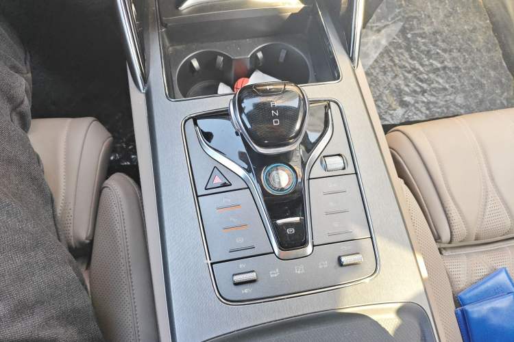 Used BYD Tang New Energy 2024 DM-p Champion Edition 215 km All-Wheel-Drive Flagship Model Gear Lever