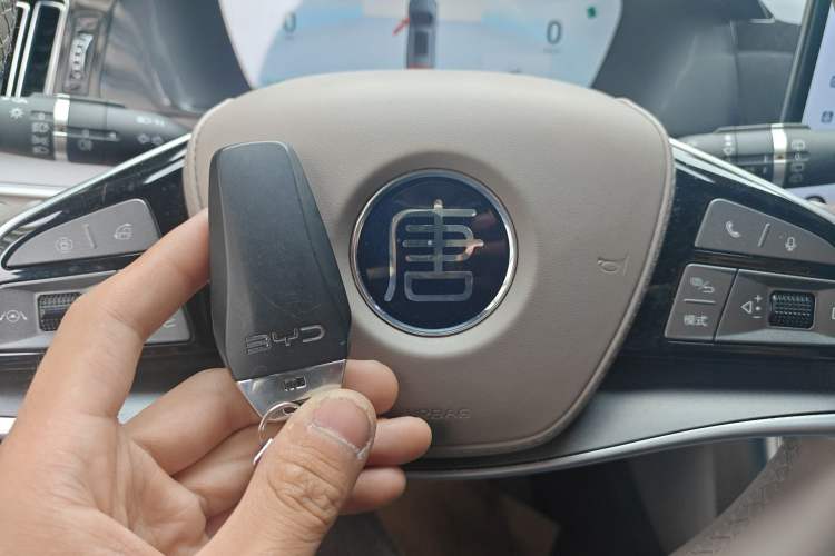 Used BYD Tang New Energy 2024 DM-i Glory Edition 112KM Prestige Model Interior 1